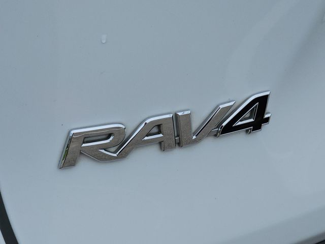 Thumbnail: 2021 Toyota RAV4 - 6
