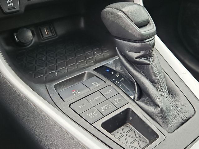 Thumbnail: 2021 Toyota RAV4 - 15