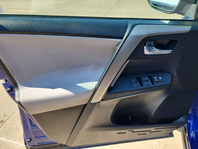 Thumbnail: 2015 Toyota RAV4 - 24