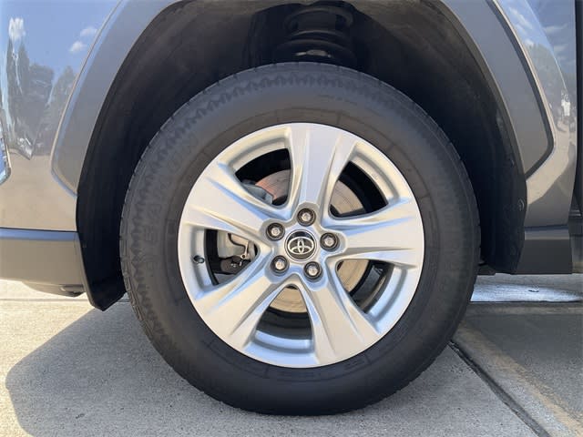 Thumbnail: 2021 Toyota RAV4 - 6