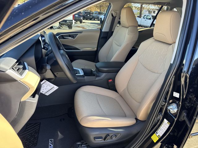 Thumbnail: 2025 Toyota RAV4 - 7