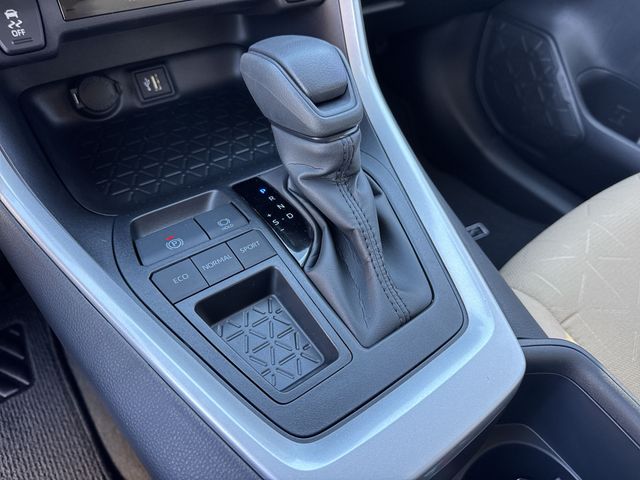 Thumbnail: 2025 Toyota RAV4 - 12