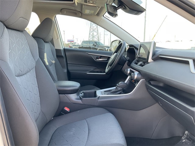 Thumbnail: 2025 Toyota RAV4 - 8