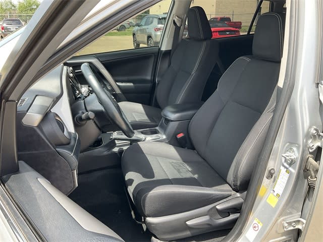 2018 Toyota RAV4 XLE 9