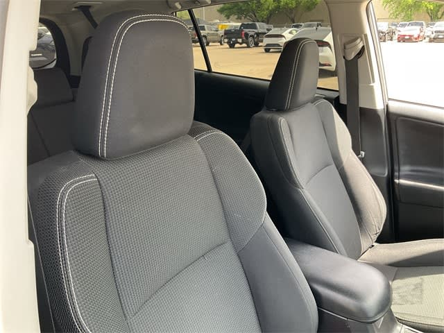 2018 Toyota RAV4 XLE 10