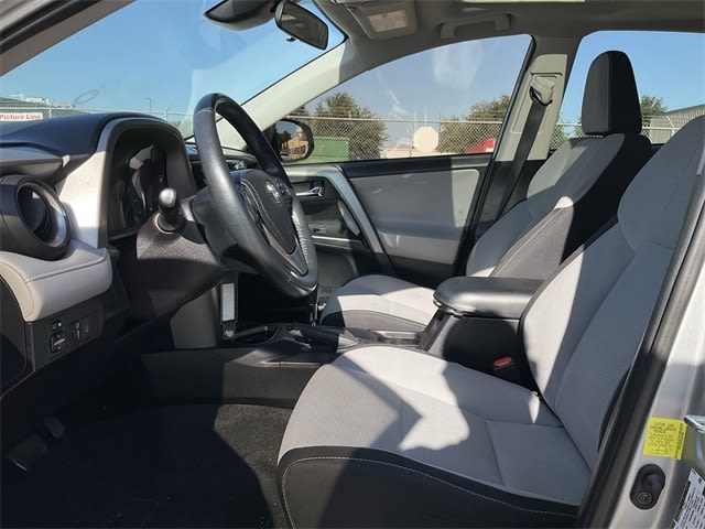 Thumbnail: 2018 Toyota RAV4 - 9
