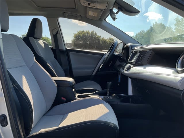 Thumbnail: 2018 Toyota RAV4 - 25