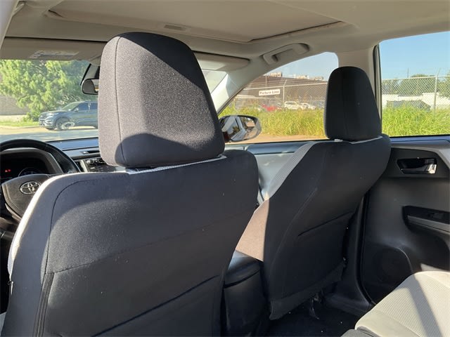 Thumbnail: 2018 Toyota RAV4 - 10
