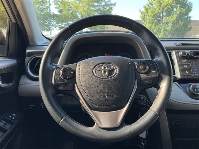 Thumbnail: 2018 Toyota RAV4 - 12