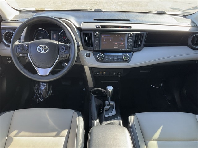 2017 Toyota RAV4 Limited 8