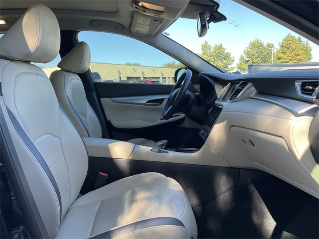 Thumbnail: 2020 INFINITI QX50 - 24