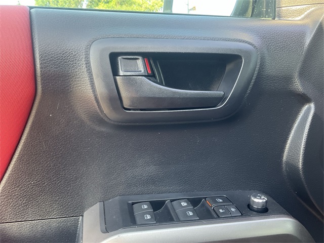 2018 Toyota Tacoma SR5 23