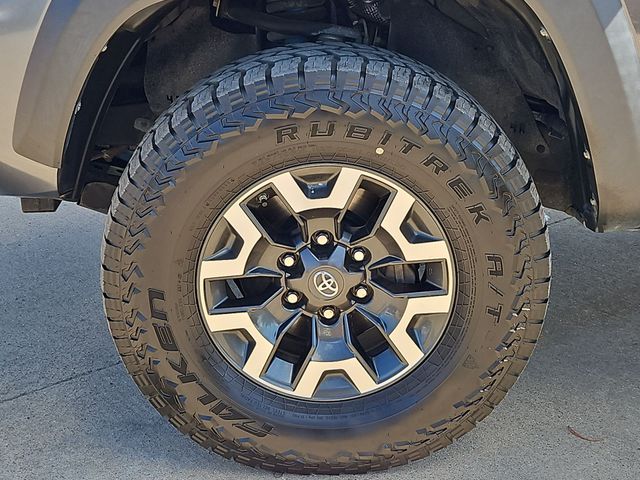 Thumbnail: 2019 Toyota Tacoma - 7