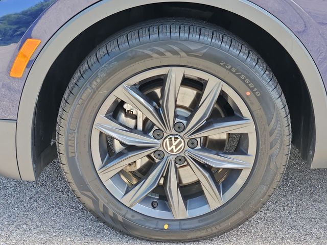 Thumbnail: 2022 Volkswagen Tiguan - 8