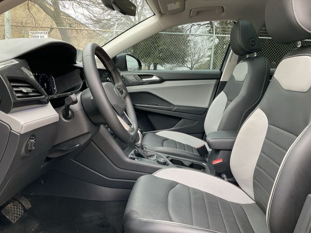 Thumbnail: 2022 Volkswagen Taos - 9