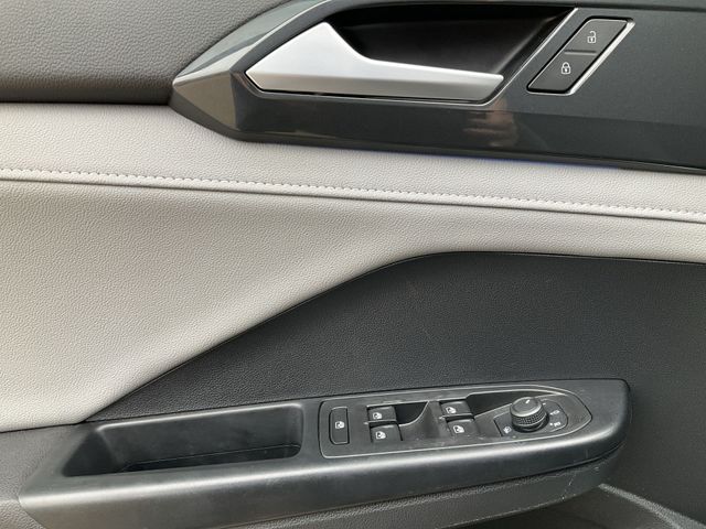 Thumbnail: 2022 Volkswagen Taos - 16