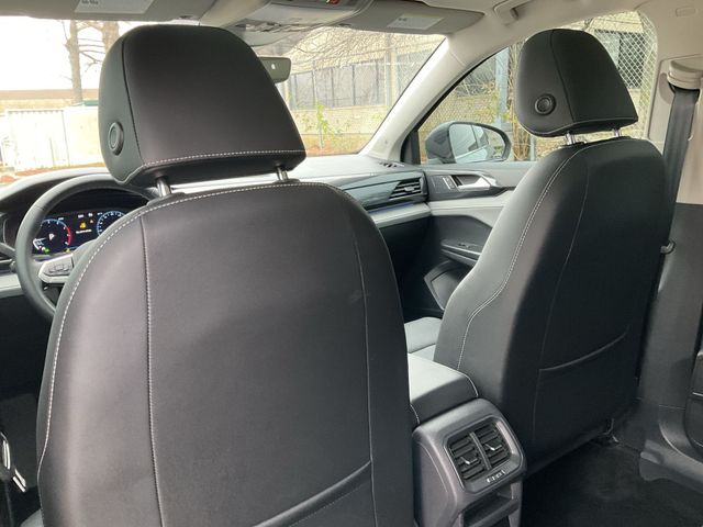 Thumbnail: 2022 Volkswagen Taos - 10