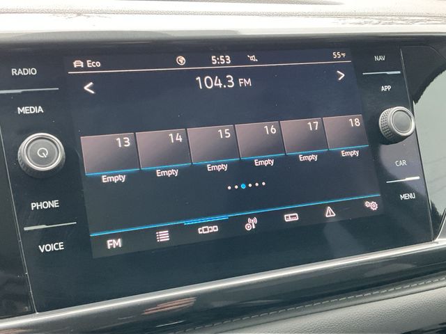 Thumbnail: 2022 Volkswagen Taos - 13