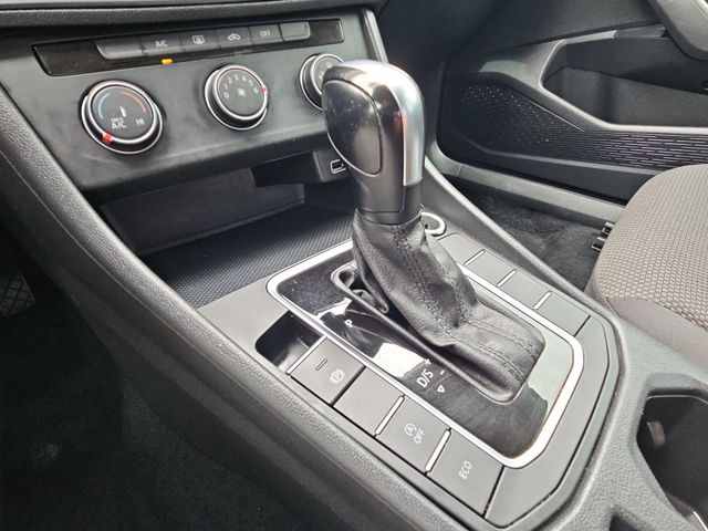 Thumbnail: 2019 Volkswagen Jetta - 15