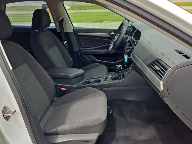 Thumbnail: 2019 Volkswagen Jetta - 25