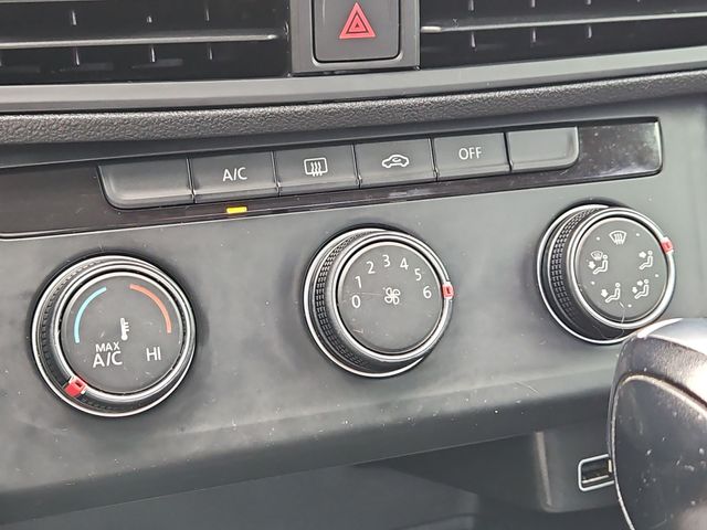Thumbnail: 2019 Volkswagen Jetta - 28