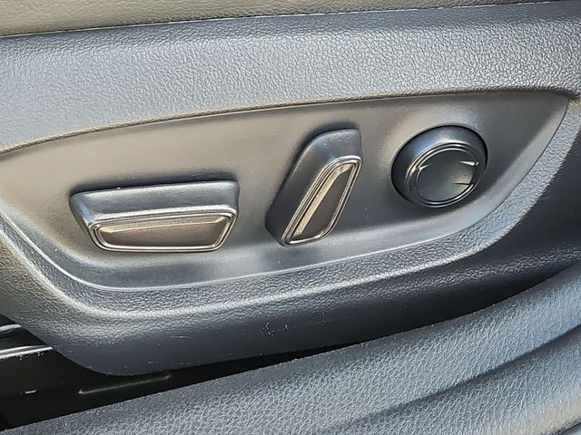 Thumbnail: 2019 Toyota Camry - 24