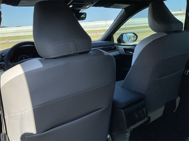 Thumbnail: 2025 Toyota Camry - 10