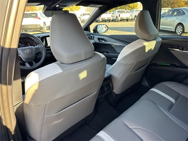 Thumbnail: 2025 Toyota Camry - 10