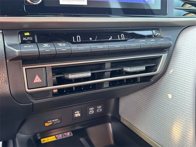 Thumbnail: 2025 Toyota Camry - 25