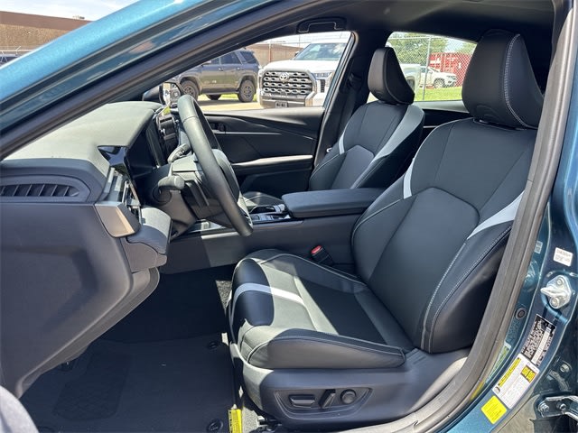 2025 Toyota Camry SE 9
