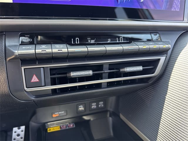 2025 Toyota Camry SE 26