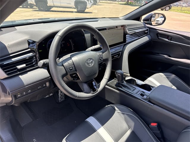 2025 Toyota Camry SE 2