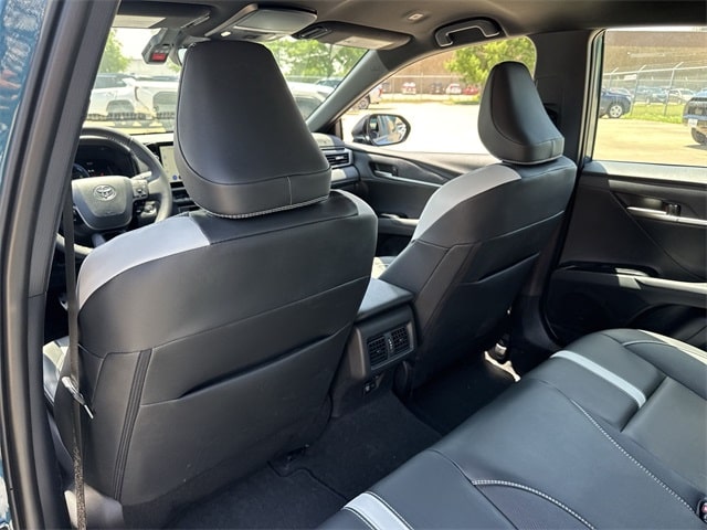 2025 Toyota Camry SE 11