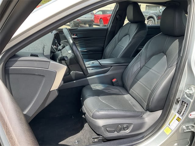 2022 Toyota Avalon Limited 9