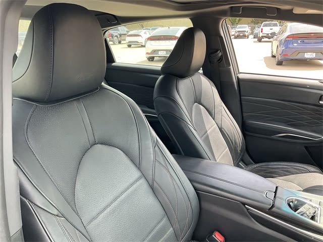 2022 Toyota Avalon Limited 25