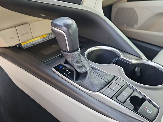 Thumbnail: 2021 Toyota Camry - 14