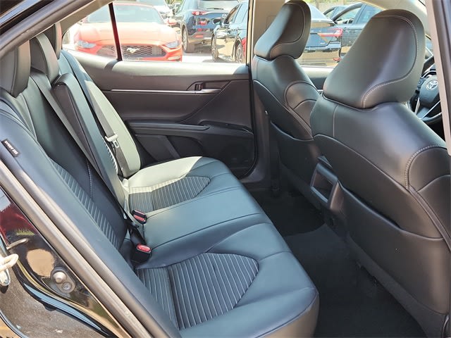 2020 Toyota Camry SE 24