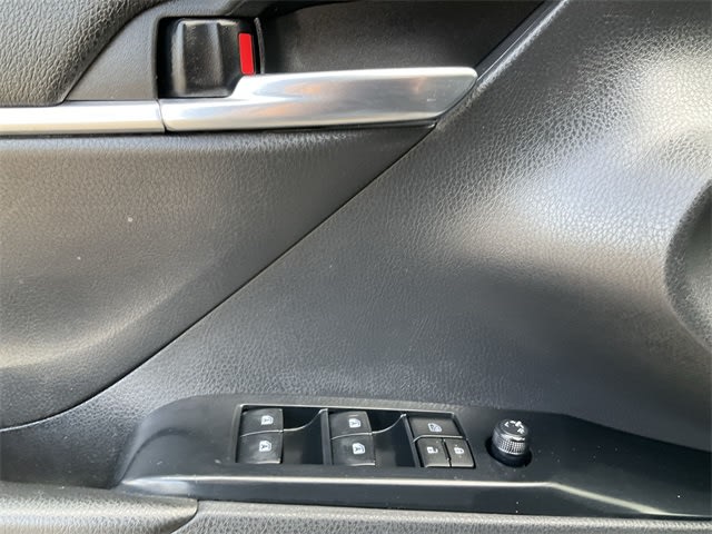 Thumbnail: 2020 Toyota Camry - 23