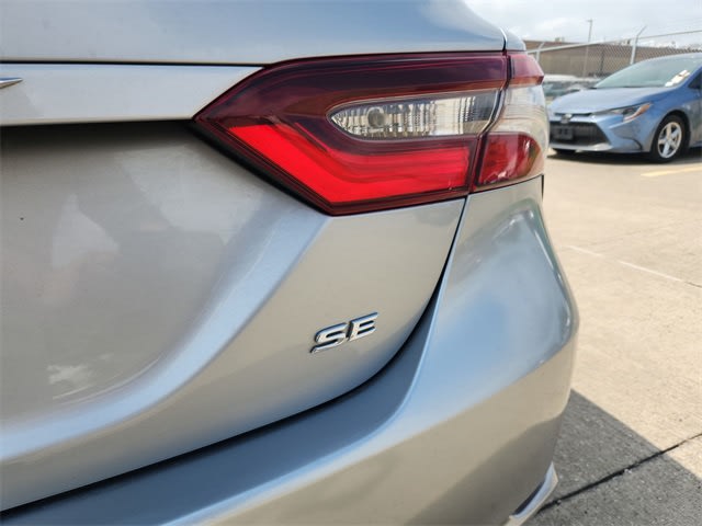 2021 Toyota Camry SE 21