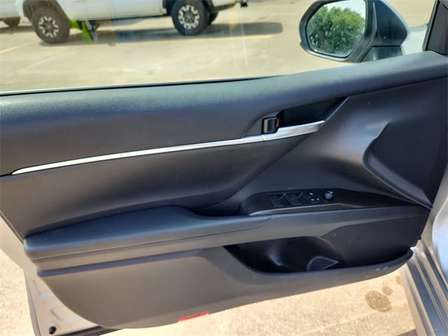 2021 Toyota Camry SE 22