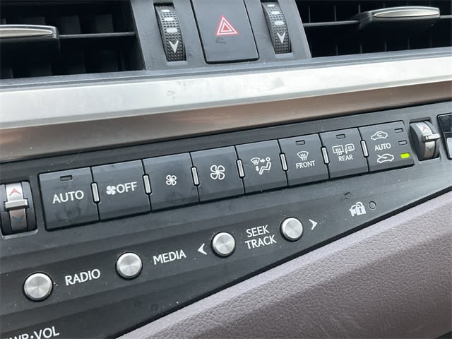 Thumbnail: 2021 Lexus ES - 18