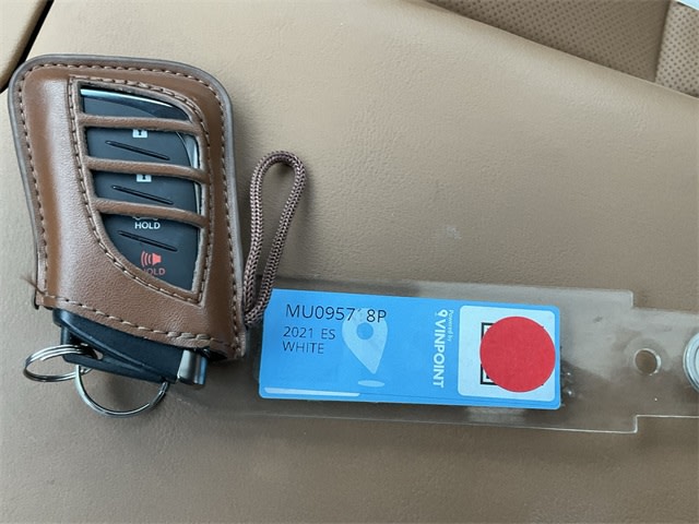 Thumbnail: 2021 Lexus ES - 8