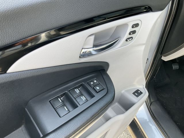 Thumbnail: 2018 Honda Pilot - 22
