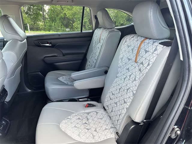 2022 Toyota Highlander Bronze Edition 24