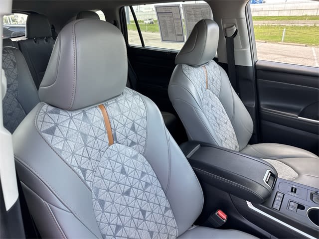 2022 Toyota Highlander Bronze Edition 10