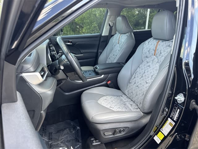 2022 Toyota Highlander Bronze Edition 9