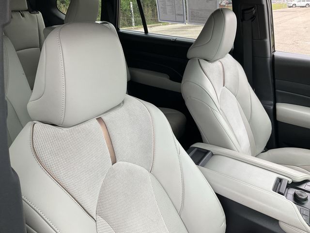 Thumbnail: 2024 Toyota Grand Highlander - 25