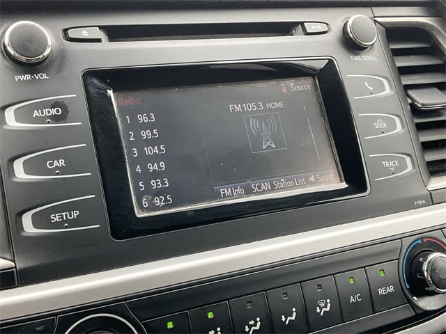 2019 Toyota Highlander LE 12