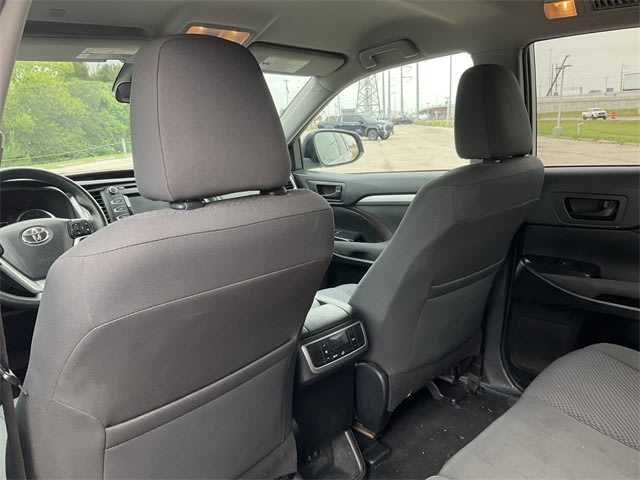 2019 Toyota Highlander LE 9