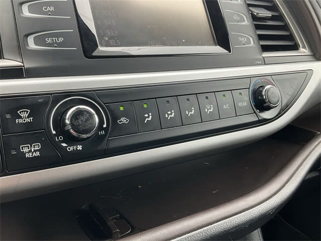 2019 Toyota Highlander LE 25